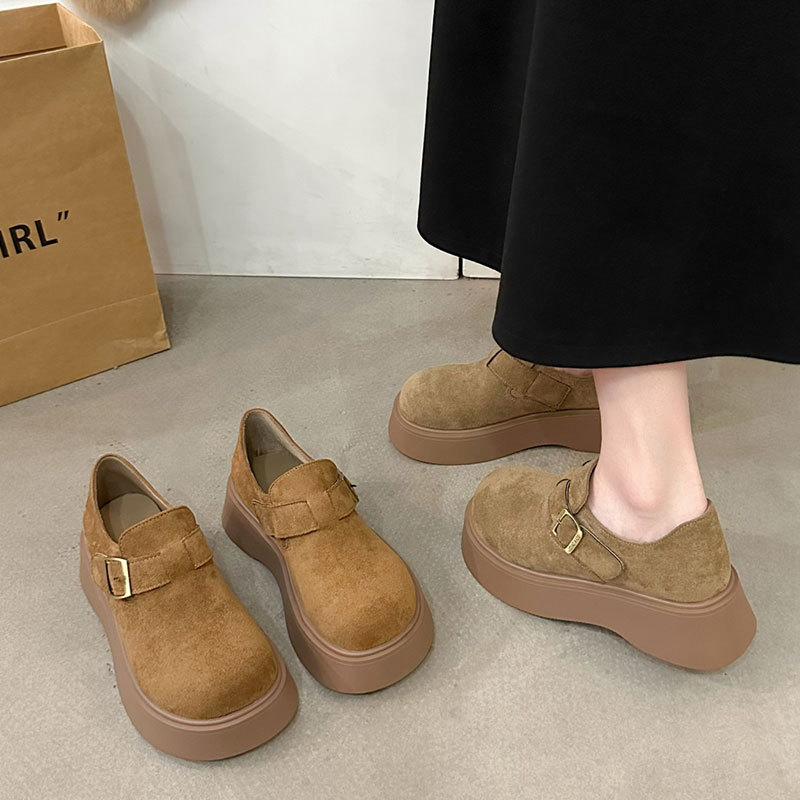Platform loafers velúr felsőrésszel, kerek orr, alacsony felsőrész, slip-on, platformos talp