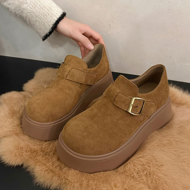 Platform loafers velúr felsőrésszel, kerek orr, alacsony felsőrész, slip-on, platformos talp