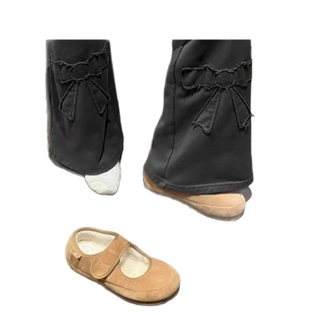 Moteriški Mary Jane bateliai su kailio viršumi ir Velcro užsegimas (Kulno aukštis: 3-5 cm; Viršutinė medžiaga: kailis; Vidpadis: dirbtinis kailis; Funkcija: išlaikyti šilumą)