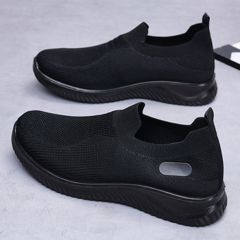 Vīriešu platformas kurpes, slip-on, elpojošs siets augšdaļā, neslīdoša PVC zole, zems papēdis 1–3 cm, ikdienas stilam pavasarim un rudenim.