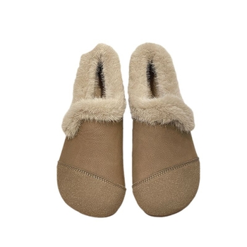Moteriški šilti pliušiniai slip-on bateliai su apvaliu piršto galiu, viršus – dirbtinė oda, padas – kombinuotas, žemas kulnas, žiema 2024