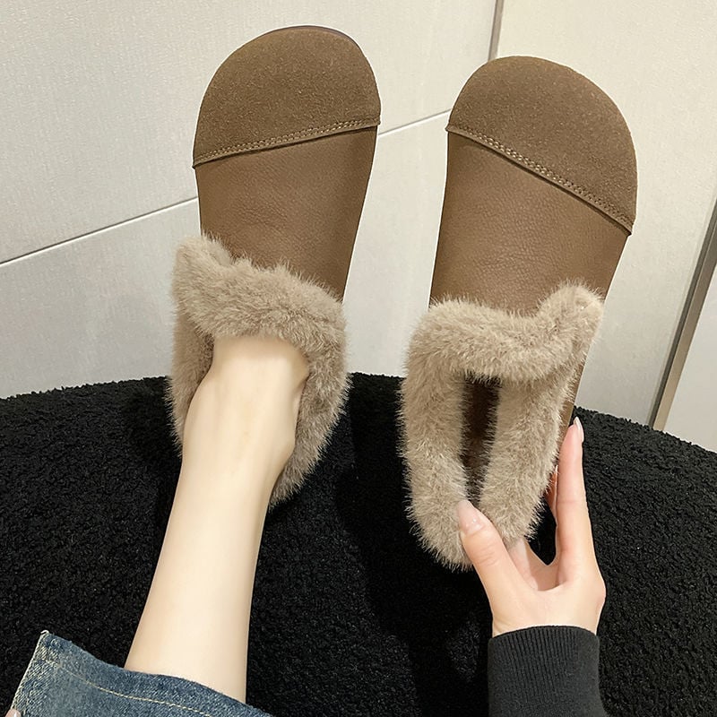 Moteriški šilti pliušiniai slip-on bateliai su apvaliu piršto galiu, viršus – dirbtinė oda, padas – kombinuotas, žemas kulnas, žiema 2024