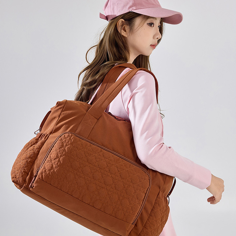 Nagy kapacitású utazótáska nedves-száraz szétválasztással, crossbody kialakítás, nylon anyag, vízálló, nőknek