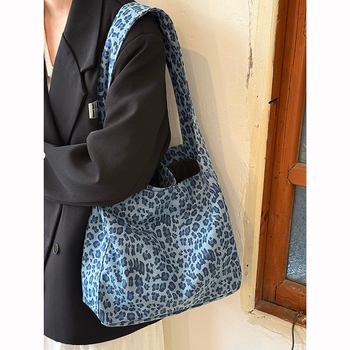 Leopardų spaudimo kanvasinė Tote rankinė su mobiliojo telefono kišene, vertikalios kvadratinės formos, poliesterio pamušalas