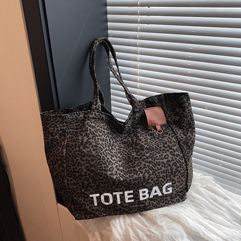 Tote krepšys - miesto paprastumas, kompozicinė medžiaga, horizontali kvadrato forma, magnetinis uzsegimas, poliesterio pamušalas