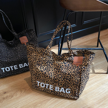 Tote krepšys - miesto paprastumas, kompozicinė medžiaga, horizontali kvadrato forma, magnetinis uzsegimas, poliesterio pamušalas