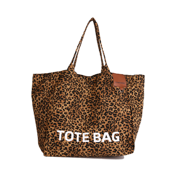 Tote krepšys - miesto paprastumas, kompozicinė medžiaga, horizontali kvadrato forma, magnetinis uzsegimas, poliesterio pamušalas