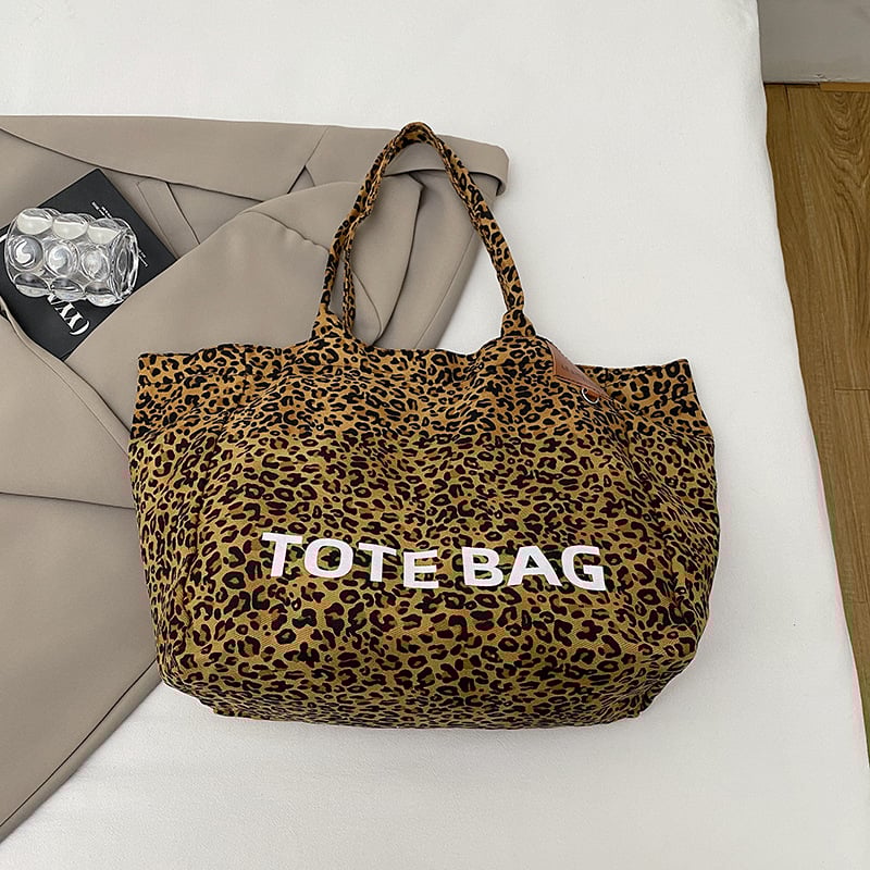 Tote krepšys - miesto paprastumas, kompozicinė medžiaga, horizontali kvadrato forma, magnetinis uzsegimas, poliesterio pamušalas