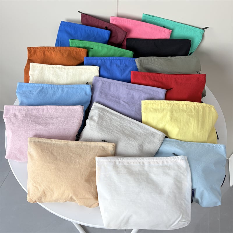 Geantă de cosmetică din nylon impermeabil, exterior simplu, închidere cu fermoar, capacitate mare, căptușeală din poliester, unisex