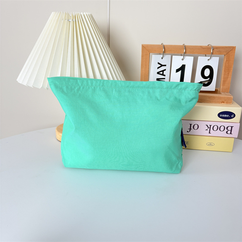 Geantă de cosmetică din nylon impermeabil, exterior simplu, închidere cu fermoar, capacitate mare, căptușeală din poliester, unisex