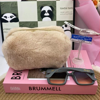 Pliušinis pieštukų ir kosmetikos krepšys su sintetinės odos įdėklu, namų saugojimui, žiemos 2024 kolekcija