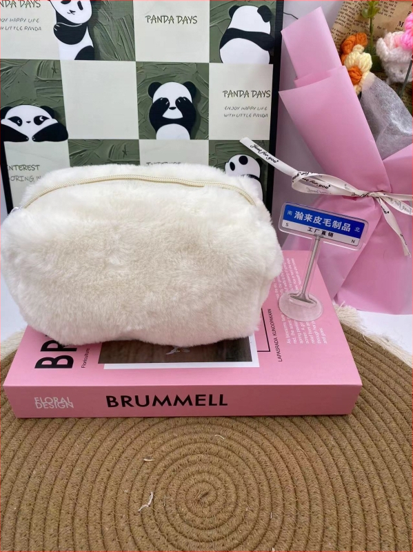 Pliušinis pieštukų ir kosmetikos krepšys su sintetinės odos įdėklu, namų saugojimui, žiemos 2024 kolekcija