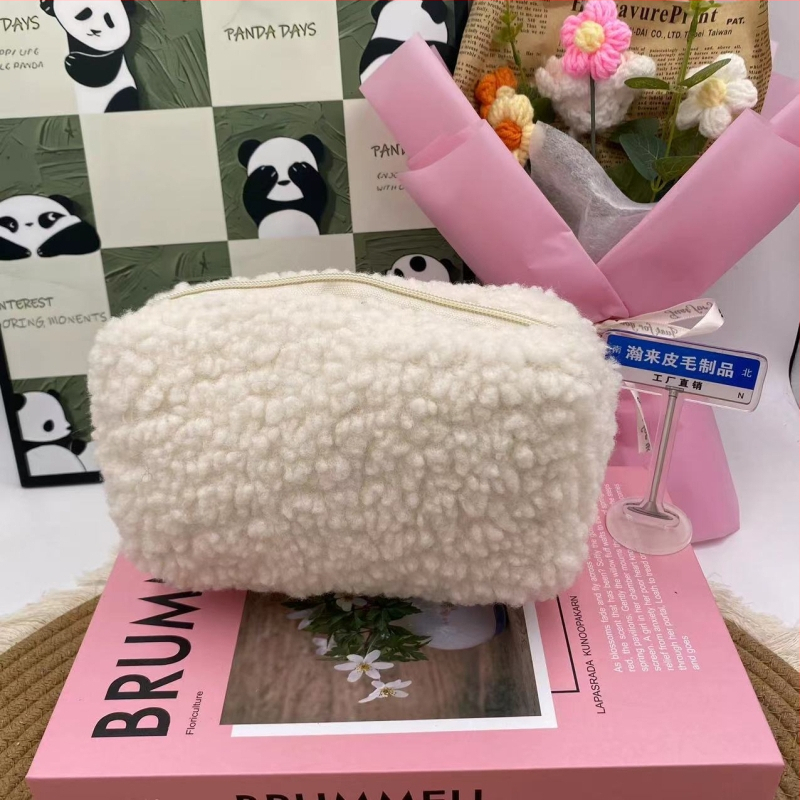 Pliušinis pieštukų ir kosmetikos krepšys su sintetinės odos įdėklu, namų saugojimui, žiemos 2024 kolekcija