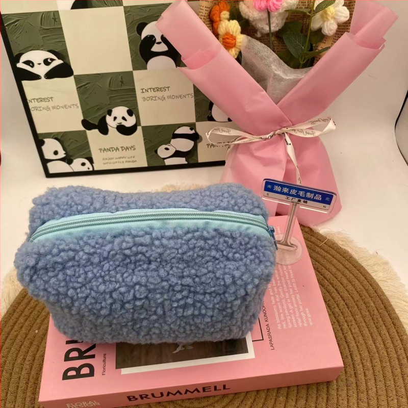 Pliušinis pieštukų ir kosmetikos krepšys su sintetinės odos įdėklu, namų saugojimui, žiemos 2024 kolekcija