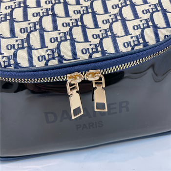 Moteriška kosmetinė rankinė su kontrastiniu raštu, poliesterio pamušalas, užtrauktukas, išleidimas žiemą 2025.