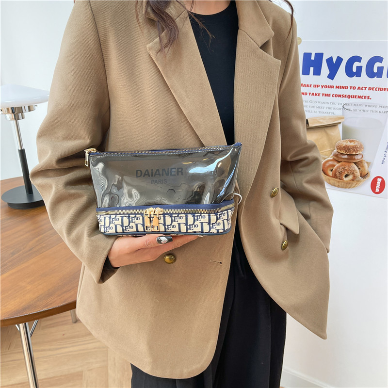 Moteriška kosmetinė rankinė su kontrastiniu raštu, poliesterio pamušalas, užtrauktukas, išleidimas žiemą 2025.