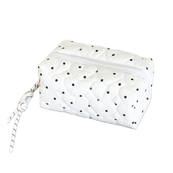 Lūpų kosmetinė su kvilėtu taškelių raštu, rankinė mini clutch, poliesteris