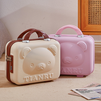 Utazási koffer és kozmetikai táska állatmintával; ABS anyag; cipzáras nyitás; kiterjeszthető rekesz; hagyományos jelszós zár; poliészter bélés