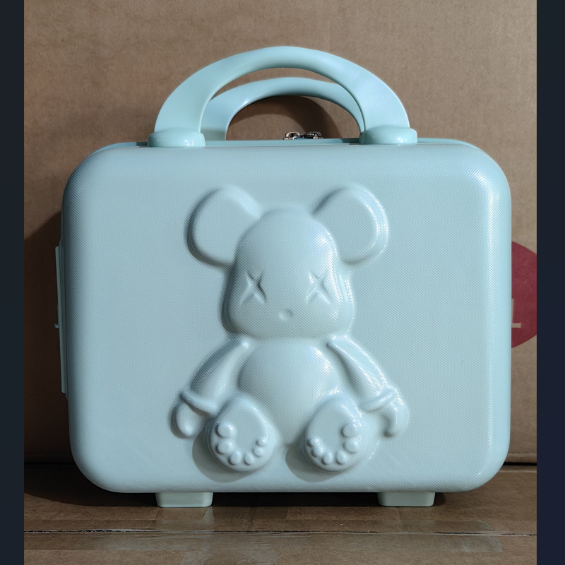 Utazási koffer és kozmetikai táska állatmintával; ABS anyag; cipzáras nyitás; kiterjeszthető rekesz; hagyományos jelszós zár; poliészter bélés