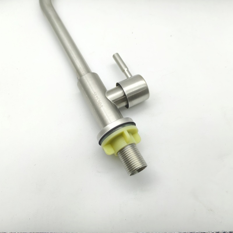 Кухненски вертикален кран от шлифована неръждаема стомана, едноръков и с едно дупче, с маркуч; модел LS-11, керамичен клапан, 0-90°C, 10 MPa