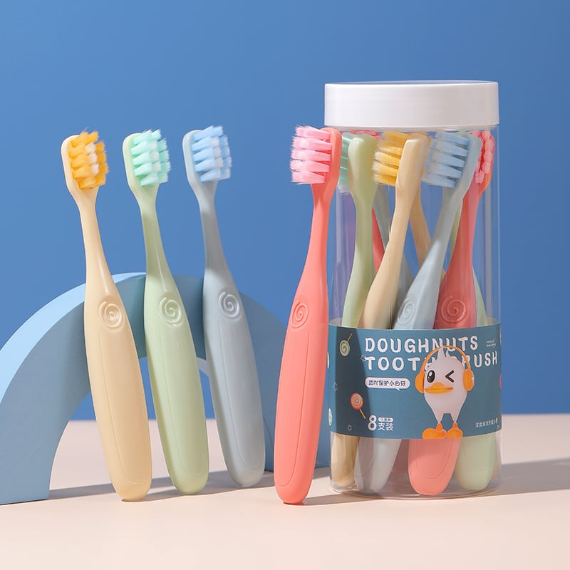 Gyerek fogkefe, 3–12 évnek, lágy sörték, modell R7736, kézi, 8 darabos készlet