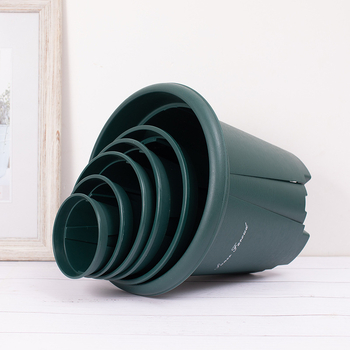 Цветарник от смола, дишащ, устойчив на корозия и здрав; подходящ за настолен, подов и висящ монтаж и комбинирано ползване.