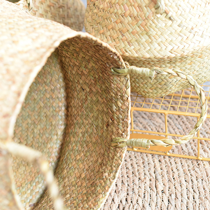 Pletots grozs augu podā no zāles – salokāms, roku darbs, dekoratīvs