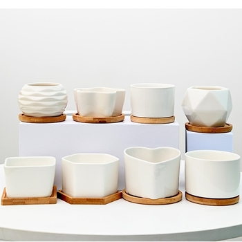 Керамична саксия за цветя с печат на лого; прост дизайн от порцелан; подходяща за настолен и подов монтаж; полуручна изработка.