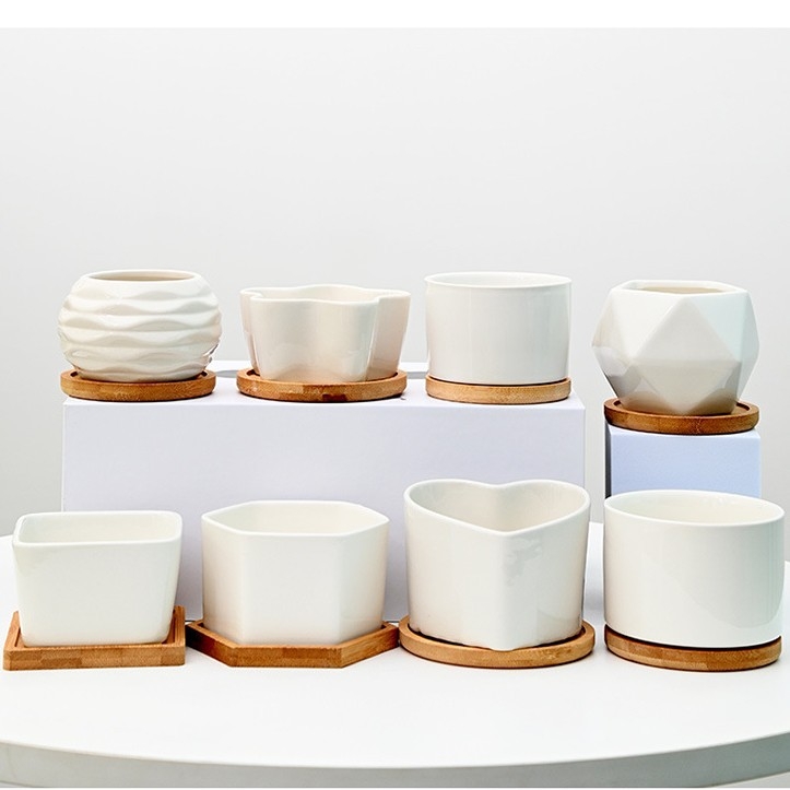 Keraamiline lillepott logotüübi trükiga; lihtne portselani disain; sobib laua- või põrandakasutuseks; poolmanuaalne tootmisprotsess.