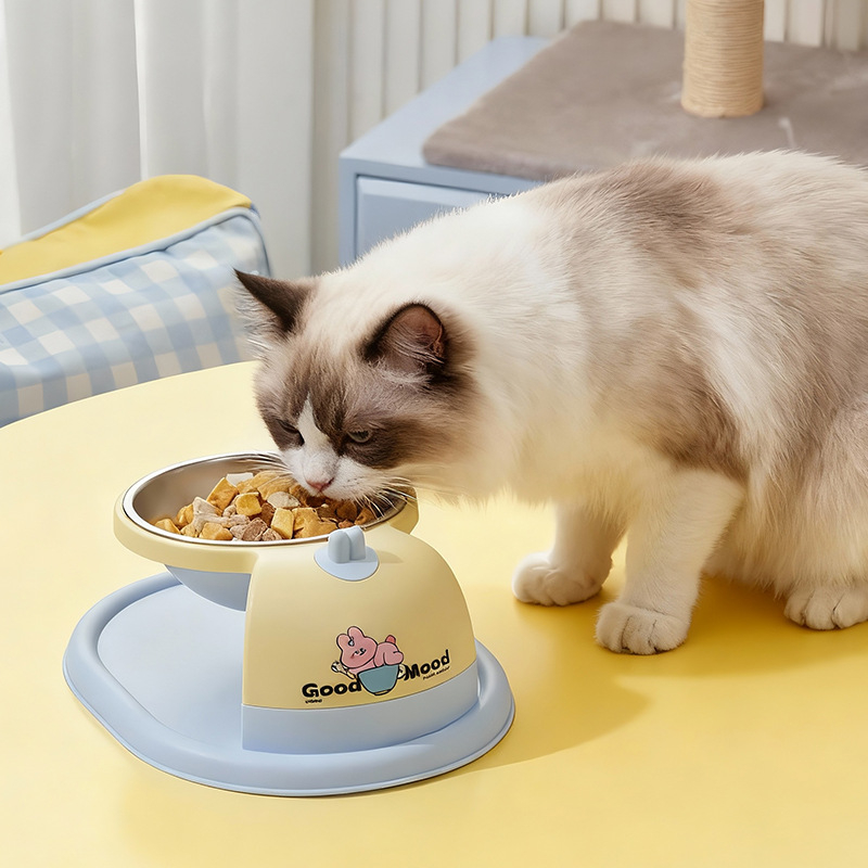 Rippuv kassikauss automaatse söötmise süsteemiga - plastmassist, Pug bränd, kassidele