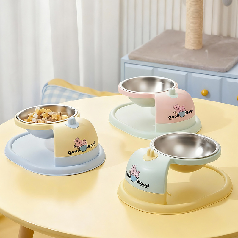 Rippuv kassikauss automaatse söötmise süsteemiga - plastmassist, Pug bränd, kassidele