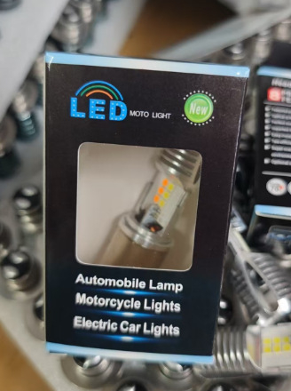 Lampa LED pentru motocicletă – compatibilă cu P15D, H6, H4, BA20D, 12SMD; 6W; 12-80V; carcasă din aluminiu