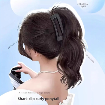 Ponių uodegos parukė su Shark Clip, garbanotos krioklio bangos, plaukų medžiaga: aukštos temperatūros viela