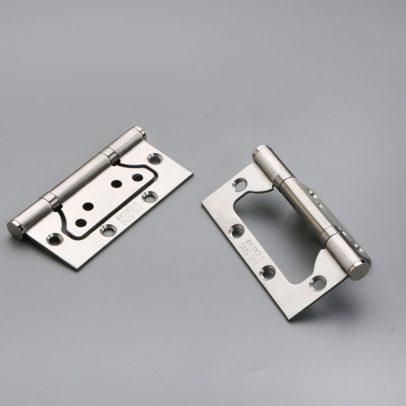 MZ nerūdijančio plieno durų vyriai vidinėms durims be įpjovų montavimas, poliruotas paviršius, modernus minimalistinis stilius, individualus apdirbimas