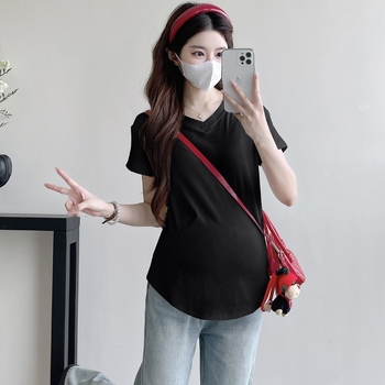 Rasedate T-särk - 95% puuvillast, lühikesed varrukad, V-kaelus, vaba lõige, katab kõhtu