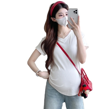 Rasedate T-särk - 95% puuvillast, lühikesed varrukad, V-kaelus, vaba lõige, katab kõhtu