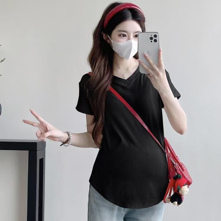 Rasedate T-särk - 95% puuvillast, lühikesed varrukad, V-kaelus, vaba lõige, katab kõhtu