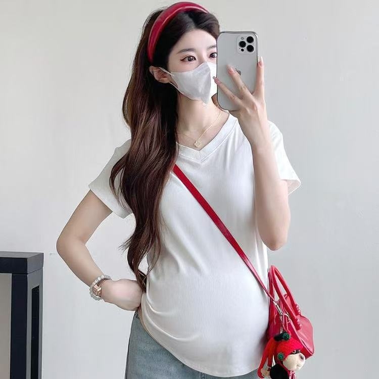 Rasedate T-särk - 95% puuvillast, lühikesed varrukad, V-kaelus, vaba lõige, katab kõhtu