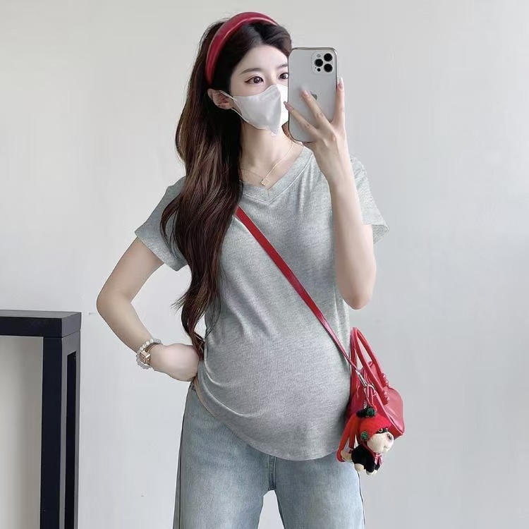 Rasedate T-särk - 95% puuvillast, lühikesed varrukad, V-kaelus, vaba lõige, katab kõhtu