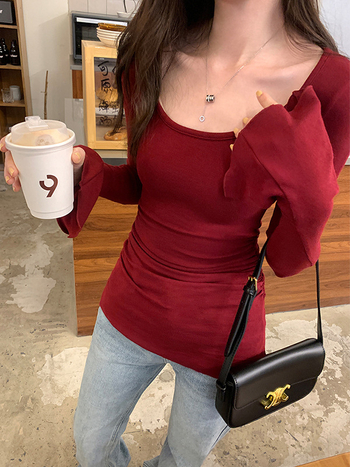 Rasedate top ruudukujulise kaelusega, pikad varrukad, trompetvarrukas, tavaline pikkus, kõrge elastus, 80-90% peamine kangas