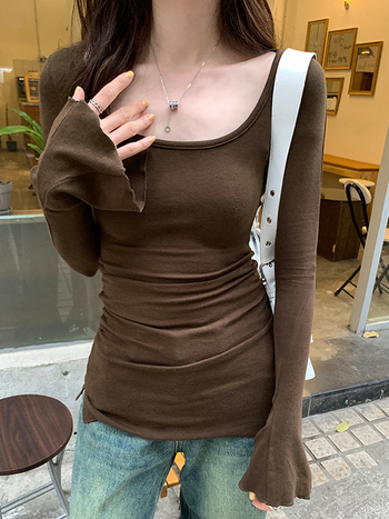 Rasedate top ruudukujulise kaelusega, pikad varrukad, trompetvarrukas, tavaline pikkus, kõrge elastus, 80-90% peamine kangas