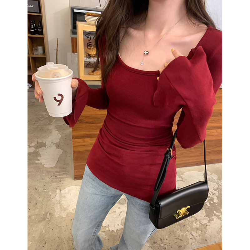 Rasedate top ruudukujulise kaelusega, pikad varrukad, trompetvarrukas, tavaline pikkus, kõrge elastus, 80-90% peamine kangas