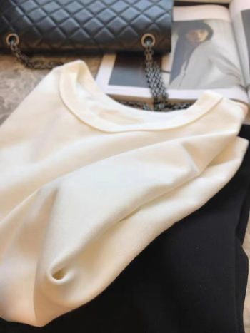 Tricou din bumbac-elastan, culoare solidă, guler rotund, mâneci scurte, croială lejeră