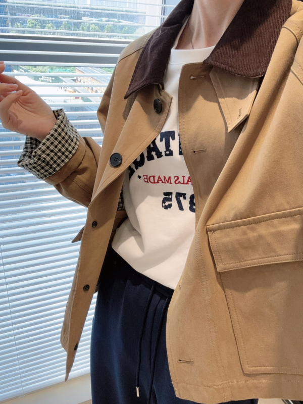 Tricou lejer din amestec bumbac-poliester, mâneci scurte, guler rotund, textură catifelată și litere brodate, stil japonez-coreean casual