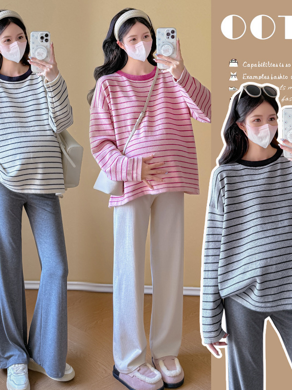 Tricou de mămică cu mânecă lungă în dungi, croială lejeră, guler rotund, material viscose, lungime standardă (50–65 cm)