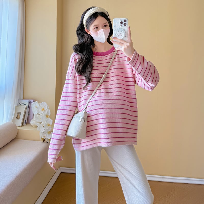 Tricou de mămică cu mânecă lungă în dungi, croială lejeră, guler rotund, material viscose, lungime standardă (50–65 cm)