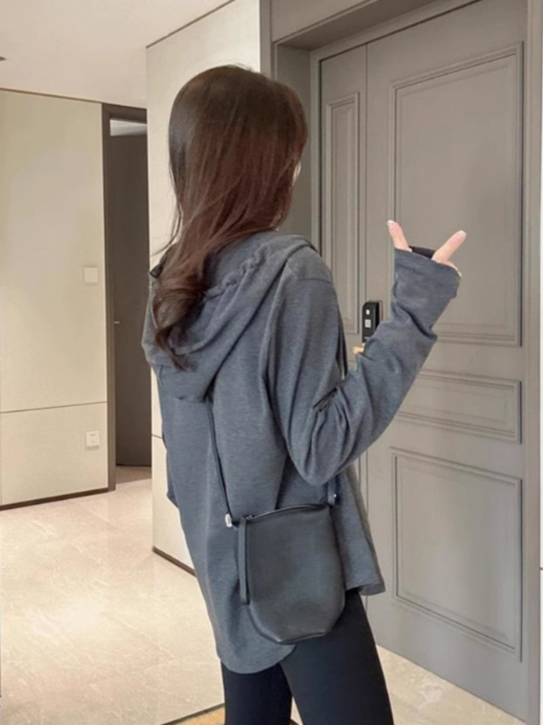 Nėščiųjų rudens ilgom rankovėm viršūnė — laisvas kirpimas su gobtuvu, medvilnės-poliesterio mišinys, be apykaklės, vienodas kasdienis stilius moterims (rudenį 2025)