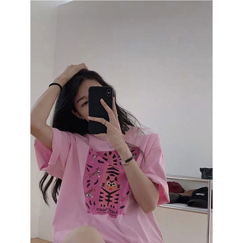 Ženski pamučni T‑shirt, slobodan kroj, srednja duljina (65–80 cm), kratki rukav, print Godina tigra