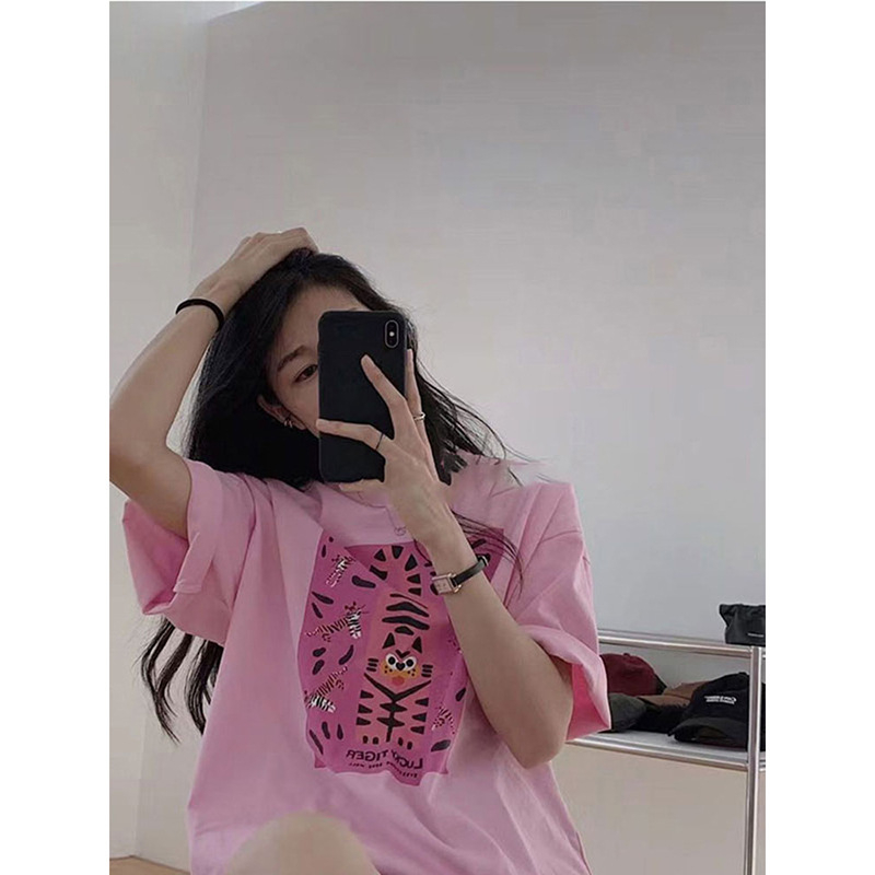 Ženski pamučni T‑shirt, slobodan kroj, srednja duljina (65–80 cm), kratki rukav, print Godina tigra