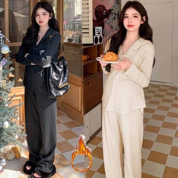 Rasedate kapuutsiga pool-zip džemper, flisvoodriga; vaba lõige, katab kõhtu; pikad varrukad; paks materjal; peamine materjal: 71% polüester, viskoos.